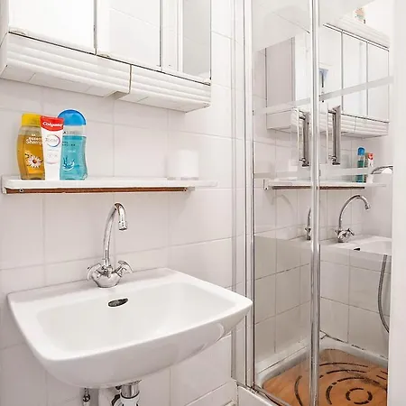 דירה With Office 2p - Quiet & Cozy - 11th District